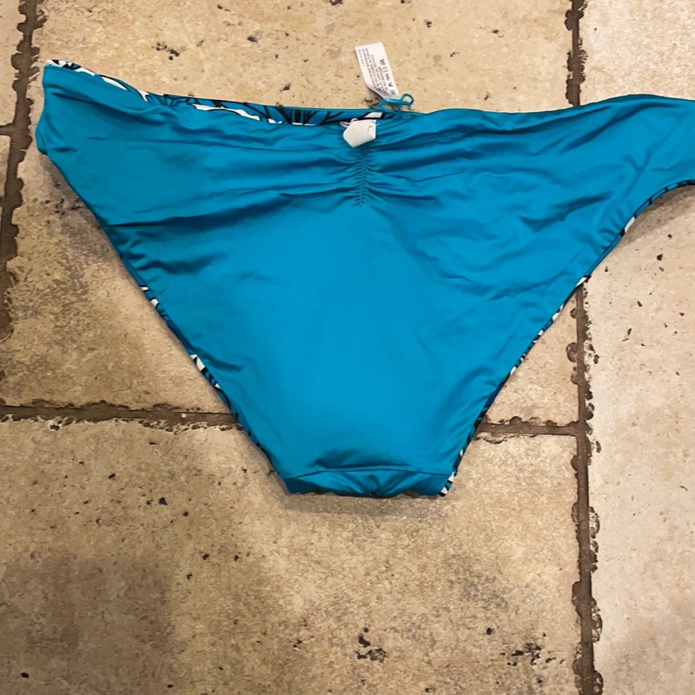 A Che’ bathing suit, mix and match size NWT - Picture 4 of 8